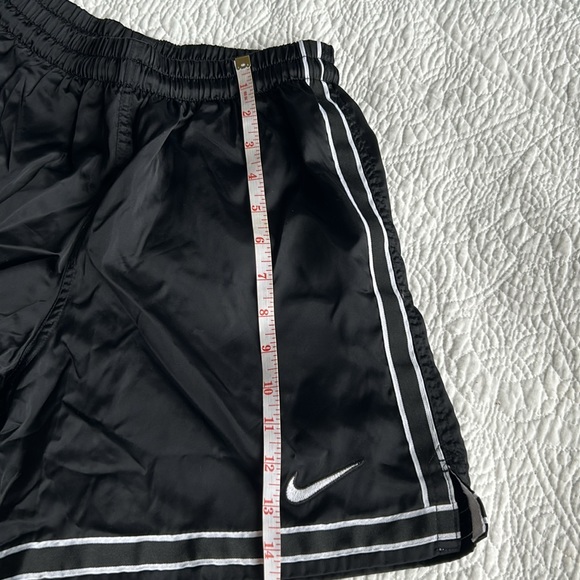 Vintage Nike basketball shorts – Fitz women’s size extra small, small - Picture 8 of 10